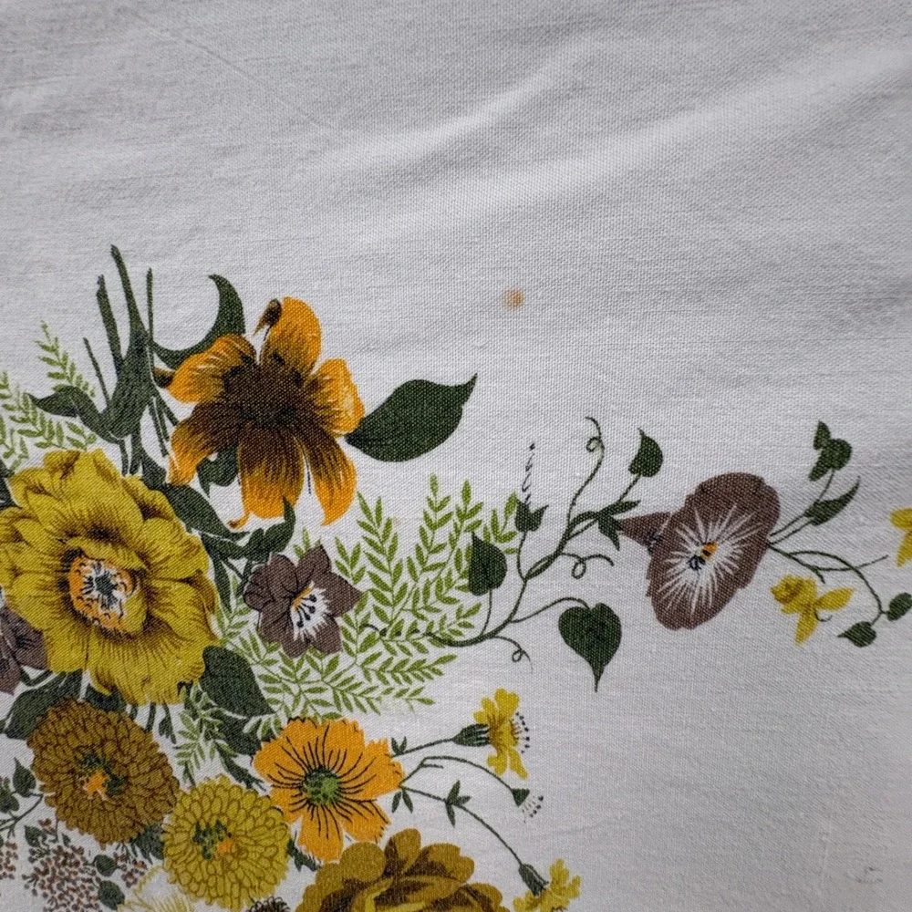 Vintage 70s‎ Floral Tablecloth Yellow Gold Brown Botanical Butterfly 76x52 Rect